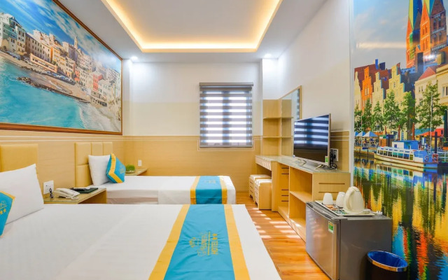 Love Hotel Airport