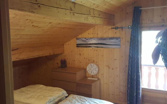 8-10 Pers. Chalet Just 700 Meters Outside Les Gets