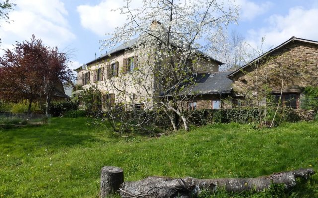 House With 8 Bedrooms in Saint-hilaire-peyroux, With Enclosed Garden a