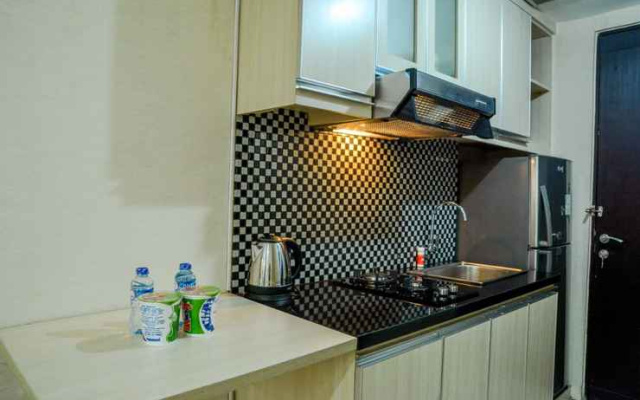Simple Studio Room at Grand Serpong Apartment By Travelio