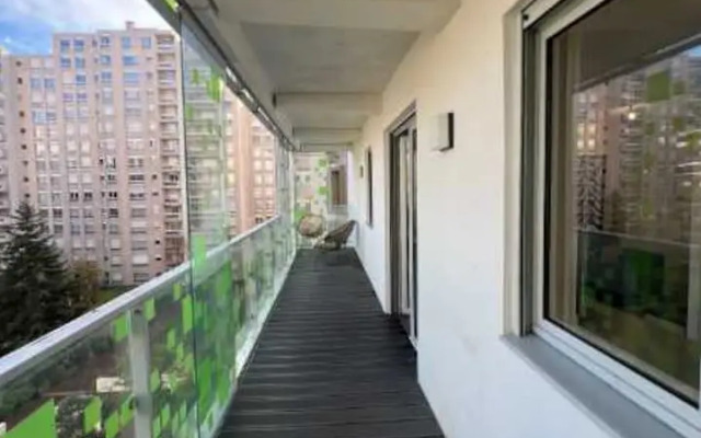 Flat With Balcony 4p/1bdr Near La Defense