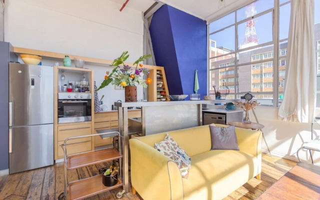 Wolroy House 405 by CTHA