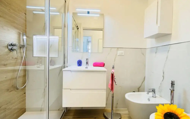 Comfy Apartment With Terrace by Beahostrentals