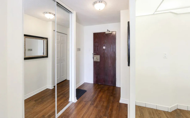 Atlas Suites - Bay & College