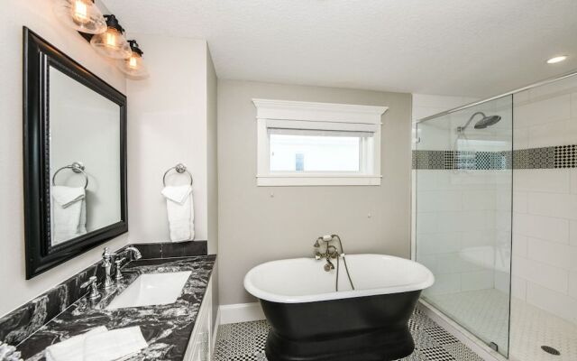 Bay View Beauty by AMI Locals