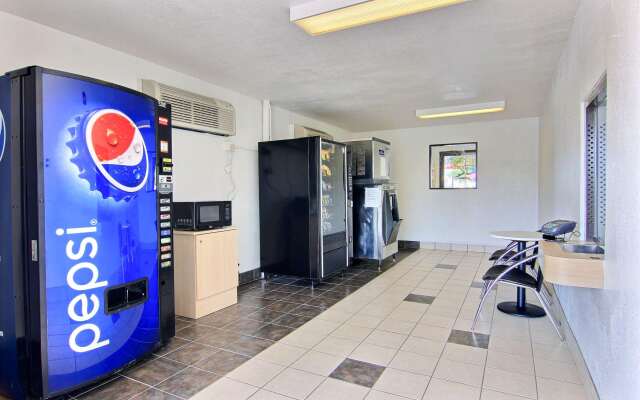 Motel 6 Kingsville, TX