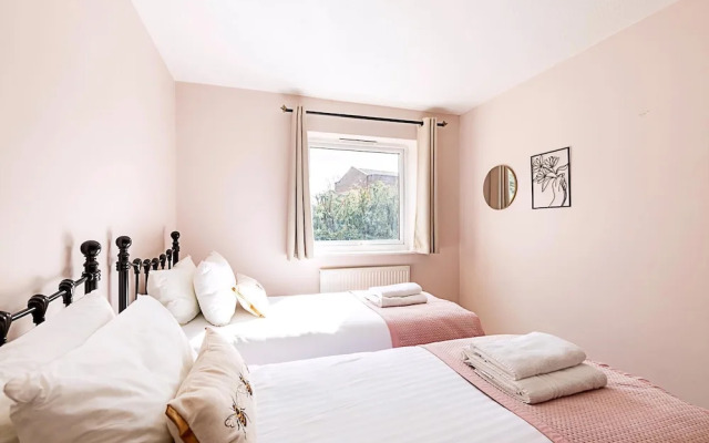 Quiet and Cosy 2-bed in Wimbledon