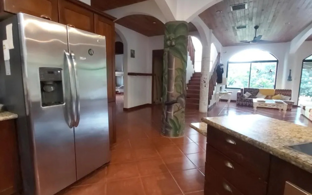 Casa Alice Surf Lodge - Hostel