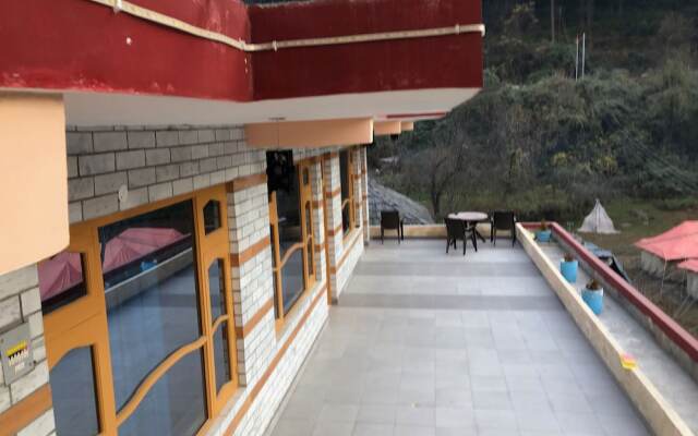 Moustache Kasol