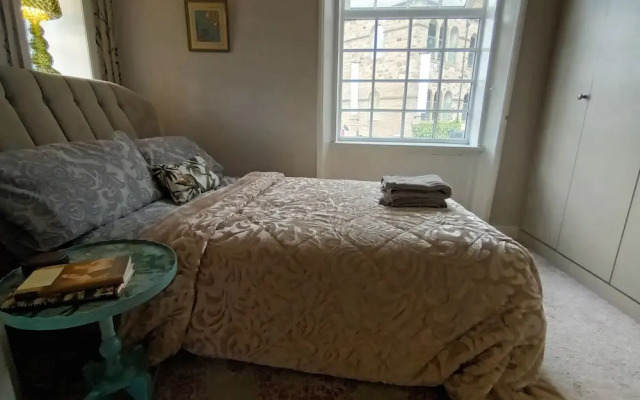 Hebden Bridge - House - Sleeps 8 - Pet Friendly