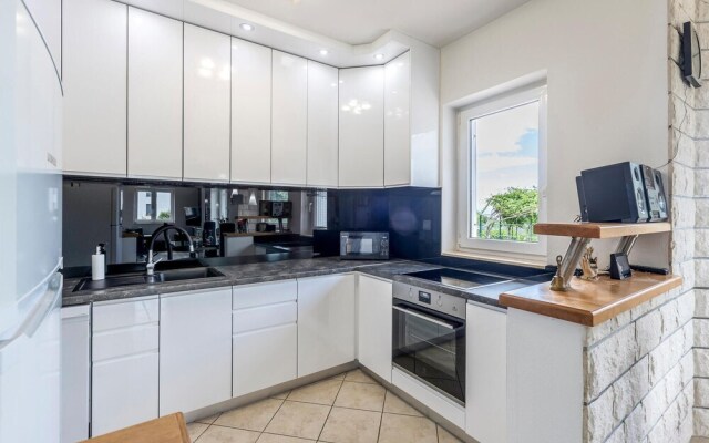Nice Home in Kastel Novi With Wifi and 3 Bedrooms