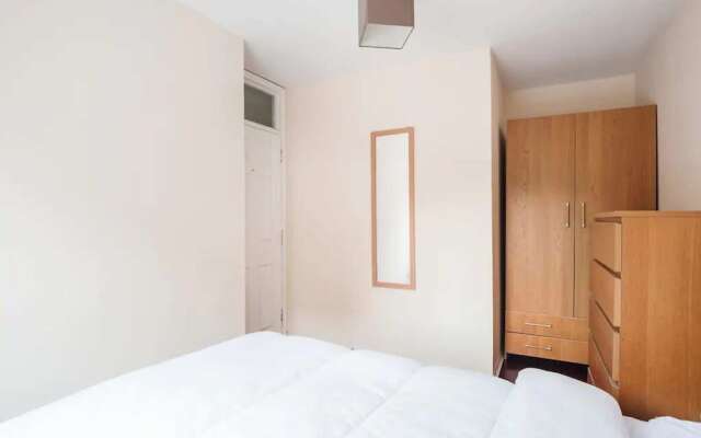 Modern and Homely 2 Bedroom by Canary Wharf