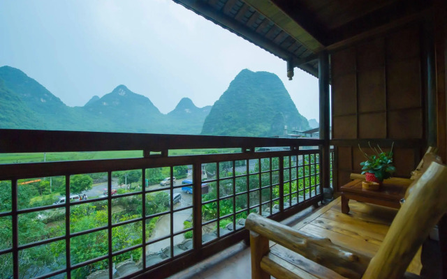 Yangshuo Scenic Mountain Retreat