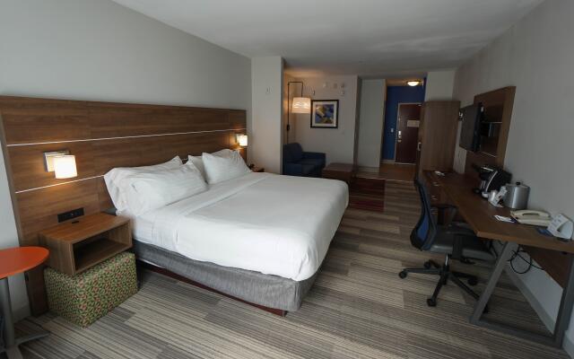 Holiday Inn Express and Suites Savannah - Midtown, an IHG Hotel