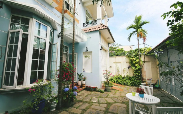 Pura Vida House