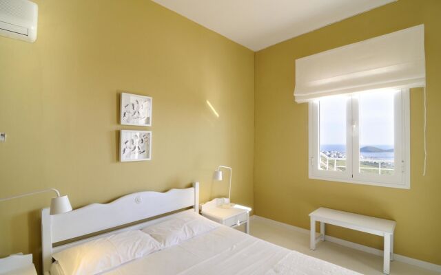 Kymothoi Rooms & Pool Bar