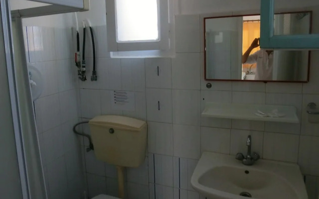 Santorini Camping/Rooms