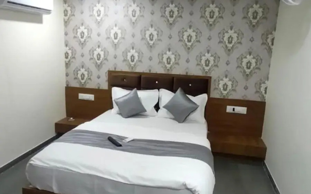 Hotel S G, Vadodara