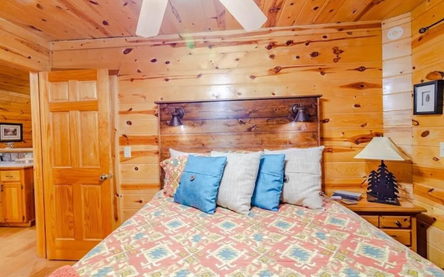 Ridgeview Retreat Seclude Cabin Includes Wifi, Cable, and Charcoal Grill by Redawning