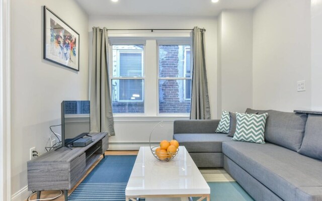 Gorgeous 4BR Apt in North End by Domio