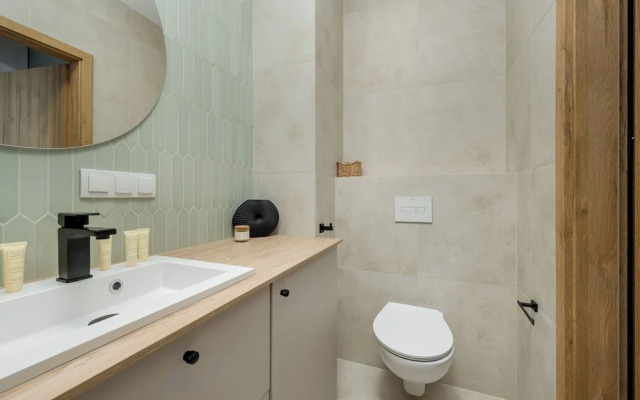 Legnicka Modern Apartment by Renters