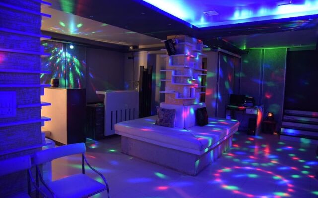 Hotel Amit Palace