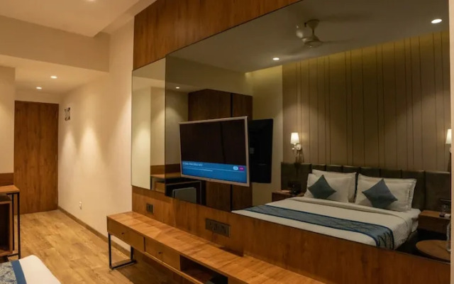 Pinnacle Grand Hotel & Banquets