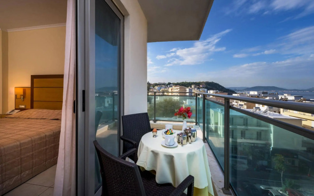Manousos City Hotel