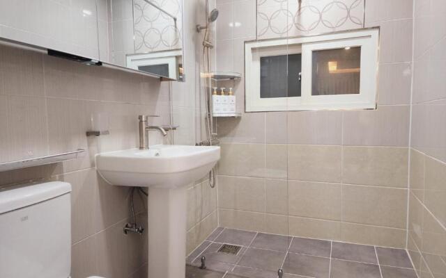 Grand open Hongdae houes 4bdr 2bth