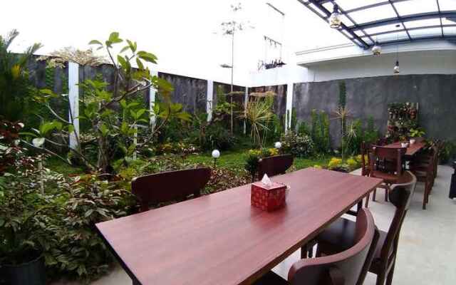 Emerald Hotel