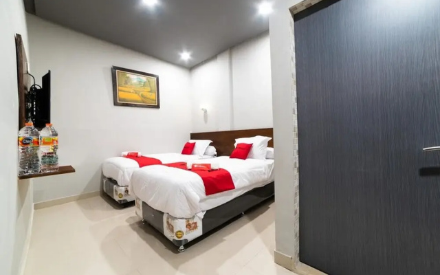 RedDoorz Plus @ Jalan Adam Malik Medan