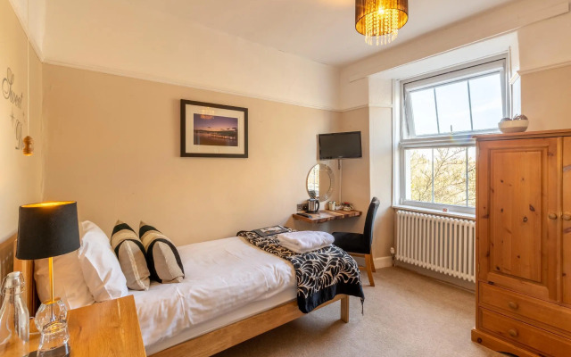 Holly Lodge Guest House