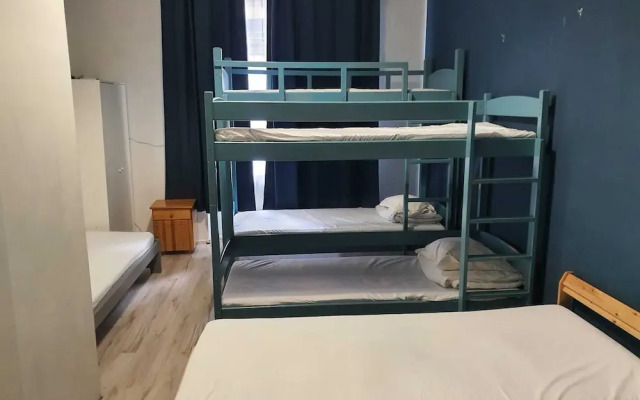 AMEN Aparthotel Curie 8