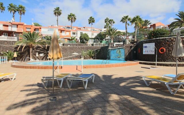 Nice house with heated pool and tennis course