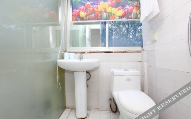 Sincere Hotel (Nanjing Zhushan Road Subway Station Branch)