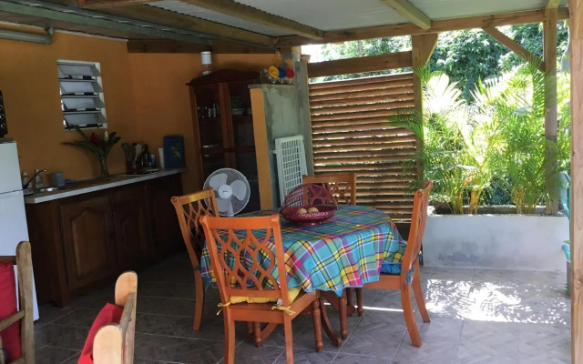 T2 avec piscine pour 2 à 4 personnes