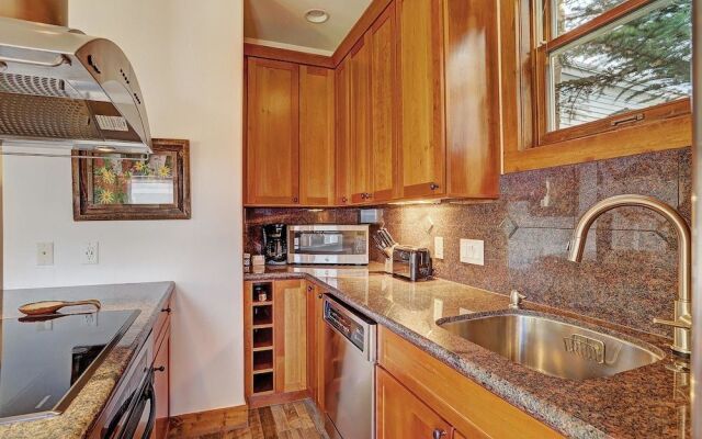 Mountain Ridge  2 Bedroom Townhouse by RedAwning