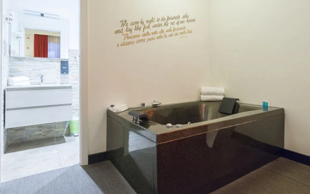 iRooms Jacuzzi Suites