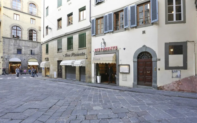Pontevecchio Stylish Apartment in Florence - Hosted by Sweetstay