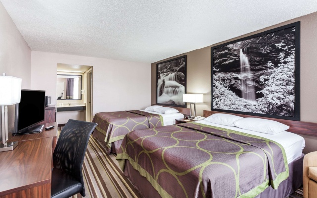 Super 8 by Wyndham Pigeon Forge Dollywood Lane