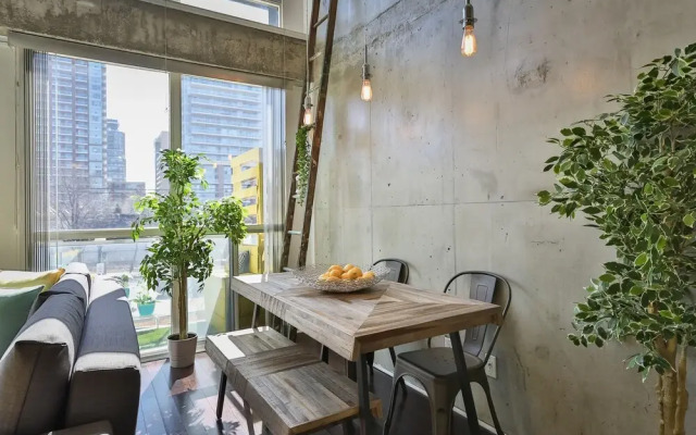 QuickStay - Sunlit Luxury Loft on King West