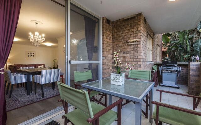 Two Bedroom Apt Close To Chatswood With Parking
