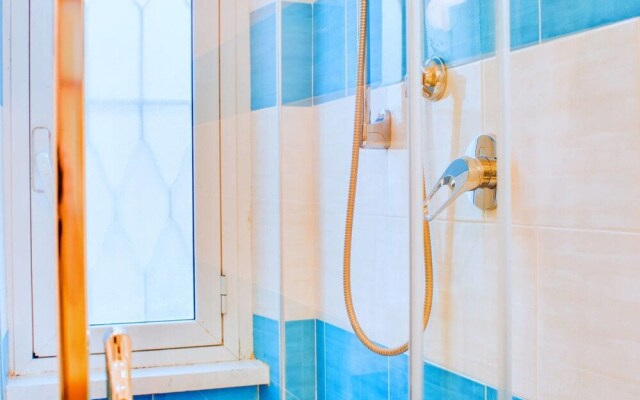 Cosy 1 Bed with Large Terrace Near St.Peter'S