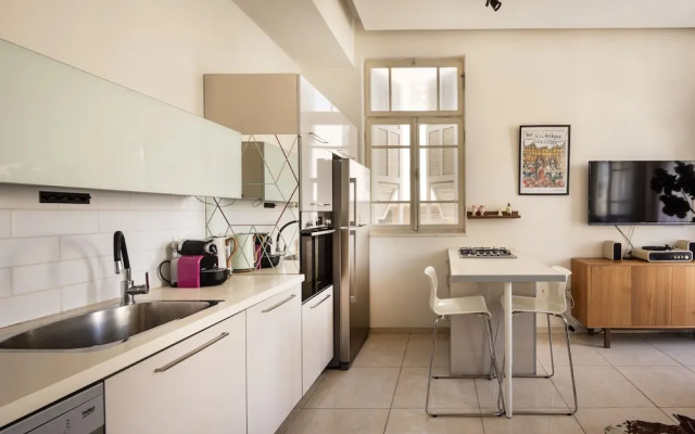 Bauhaus Artistic Haven by Sea N' Rent
