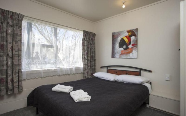 Opal Hot Springs And Holiday Park – Guest Rooms – Matamata