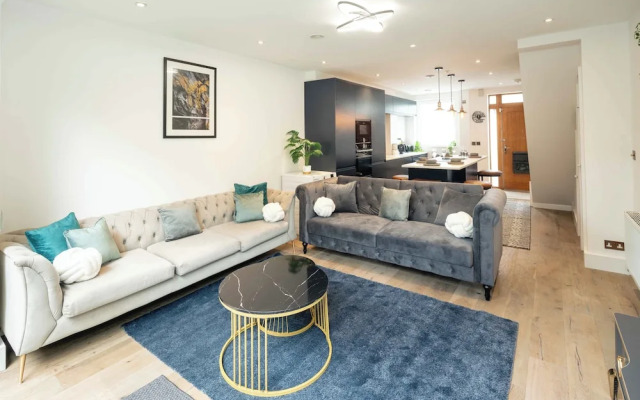 Superb 3bedroom House in Greenwich With Parking