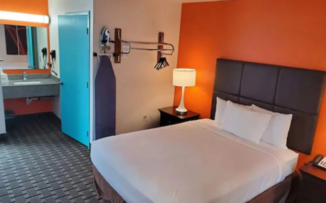 Howard Johnson by Wyndham Spokane
