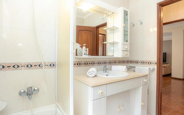 Terrace Beach Apartment by Rent4all