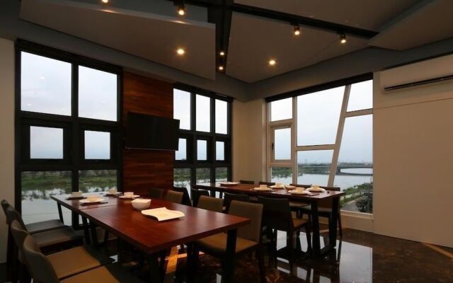 Li Chu Art Paternity B&B