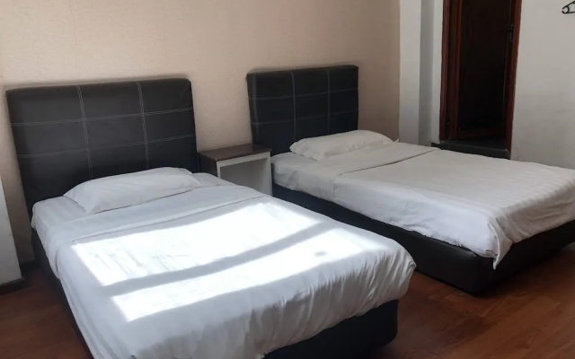 OYO 90668 Joy Inn